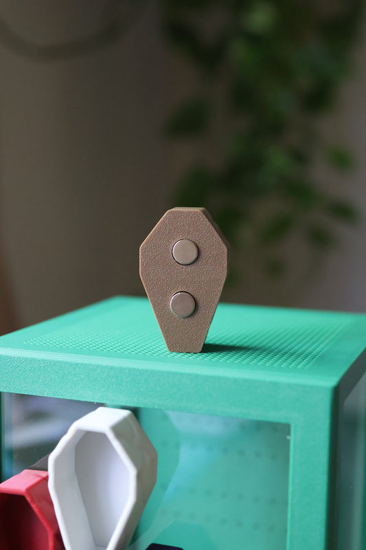 Back textured magnetic hide - Spooder Nook