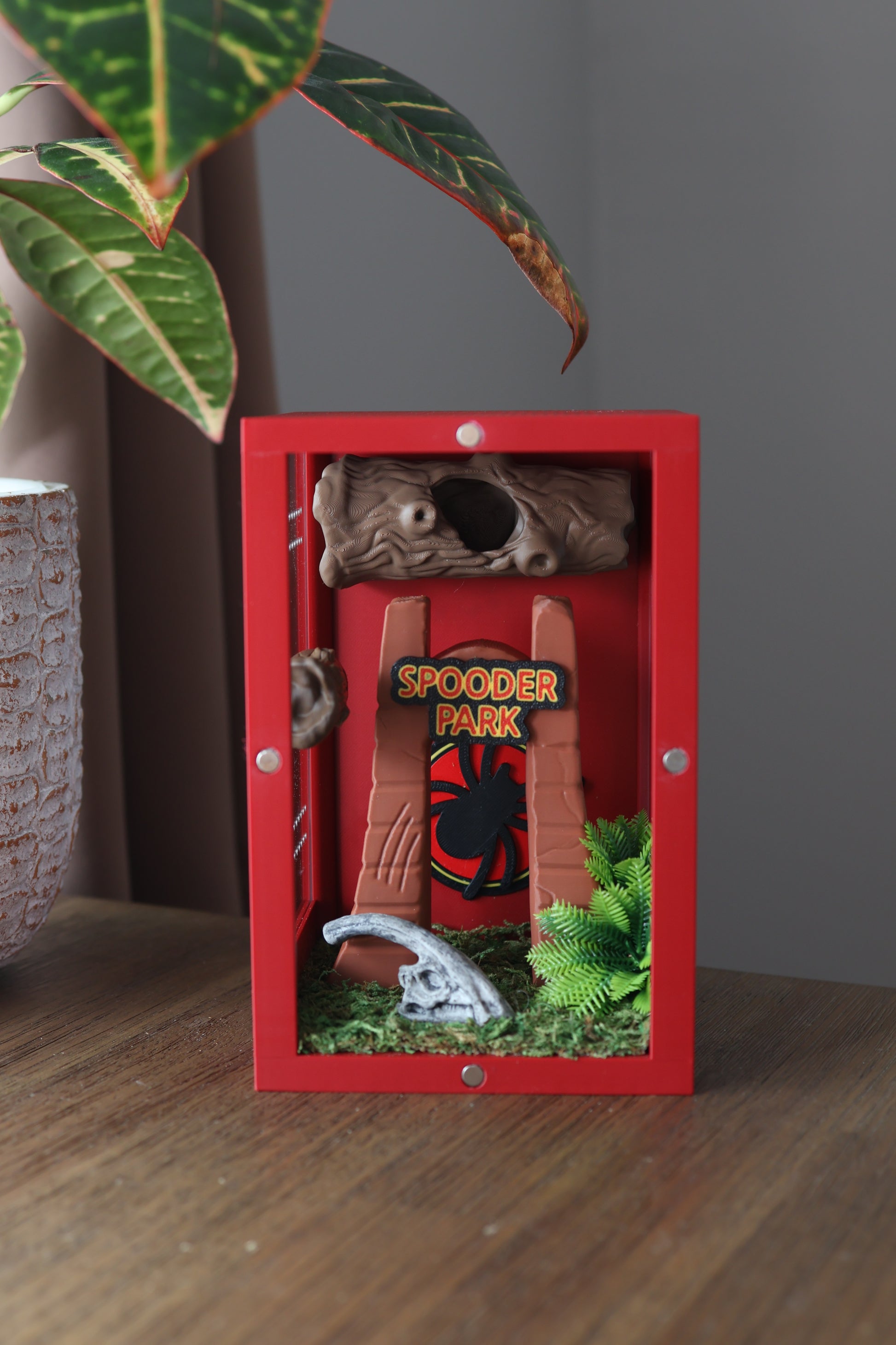 Customizable spider hide