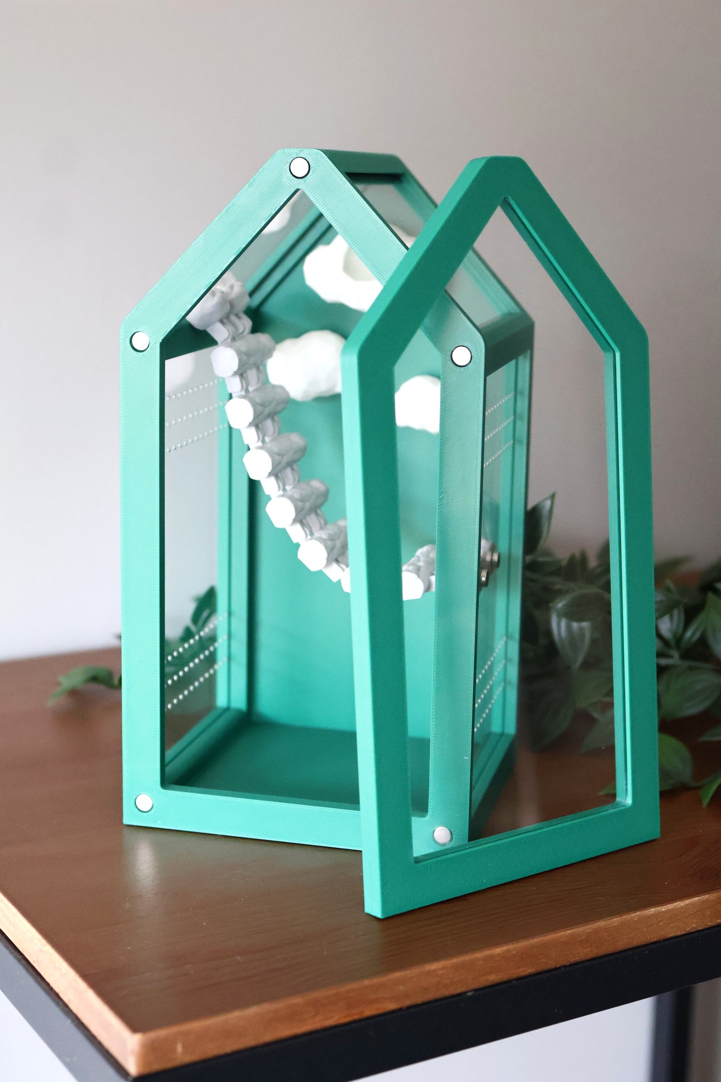 jumping spider terrarium 3D printed with canopy & decorative accessories