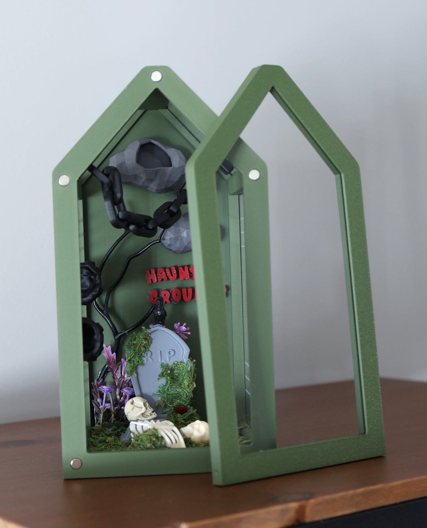 Jumping Spider Enclosure - Haunted Grounds - 4x4x9