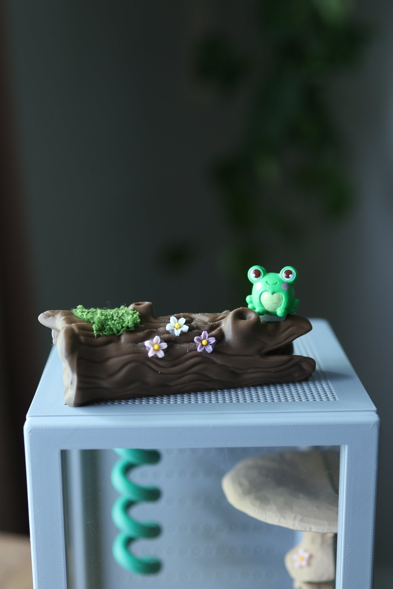 Jumping Spider Accessories – Fairy Tree Trunk Terrarium Decor jumping spider - Spooder Nook