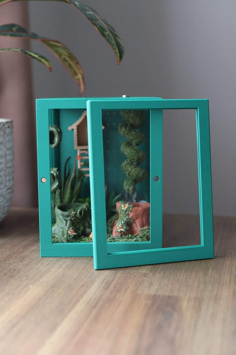 Jumping Spider Enclosure – Forest Theme with Natural Moss jumping spider - Spooder Nook