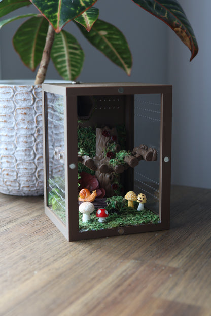 Small forest-style terrarium for jumping spiders, 3D printed