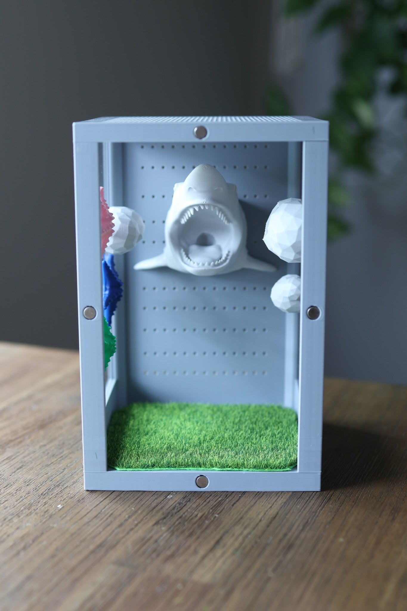 Jumping Spider Shark Head Hide – Enclosure Decor jumping spider - Spooder Nook