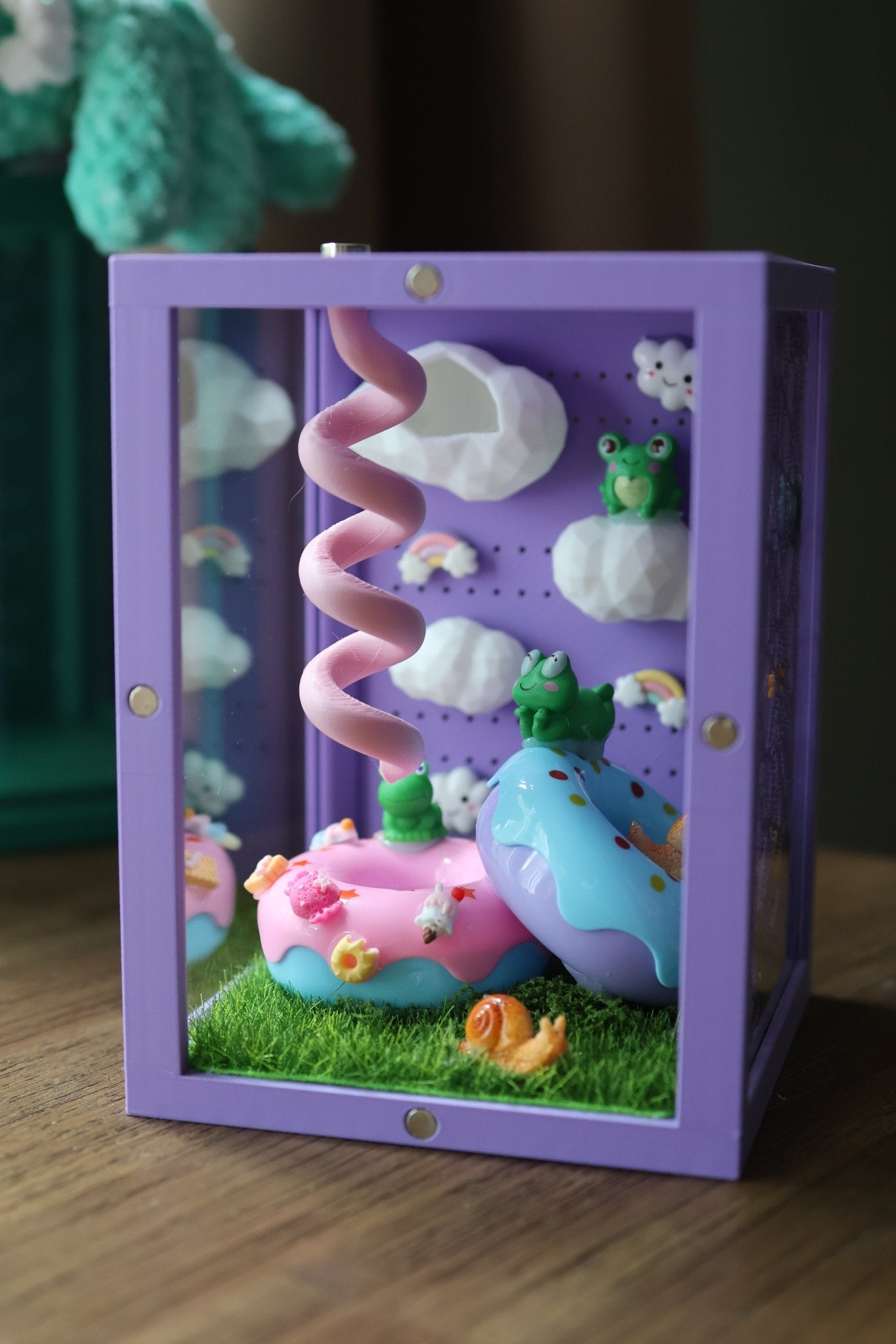 Jumping Spiders Enclosure Decorated 6.7x4.7x4.7 in - Cute & Unique Design jumping spider - Spooder Nook