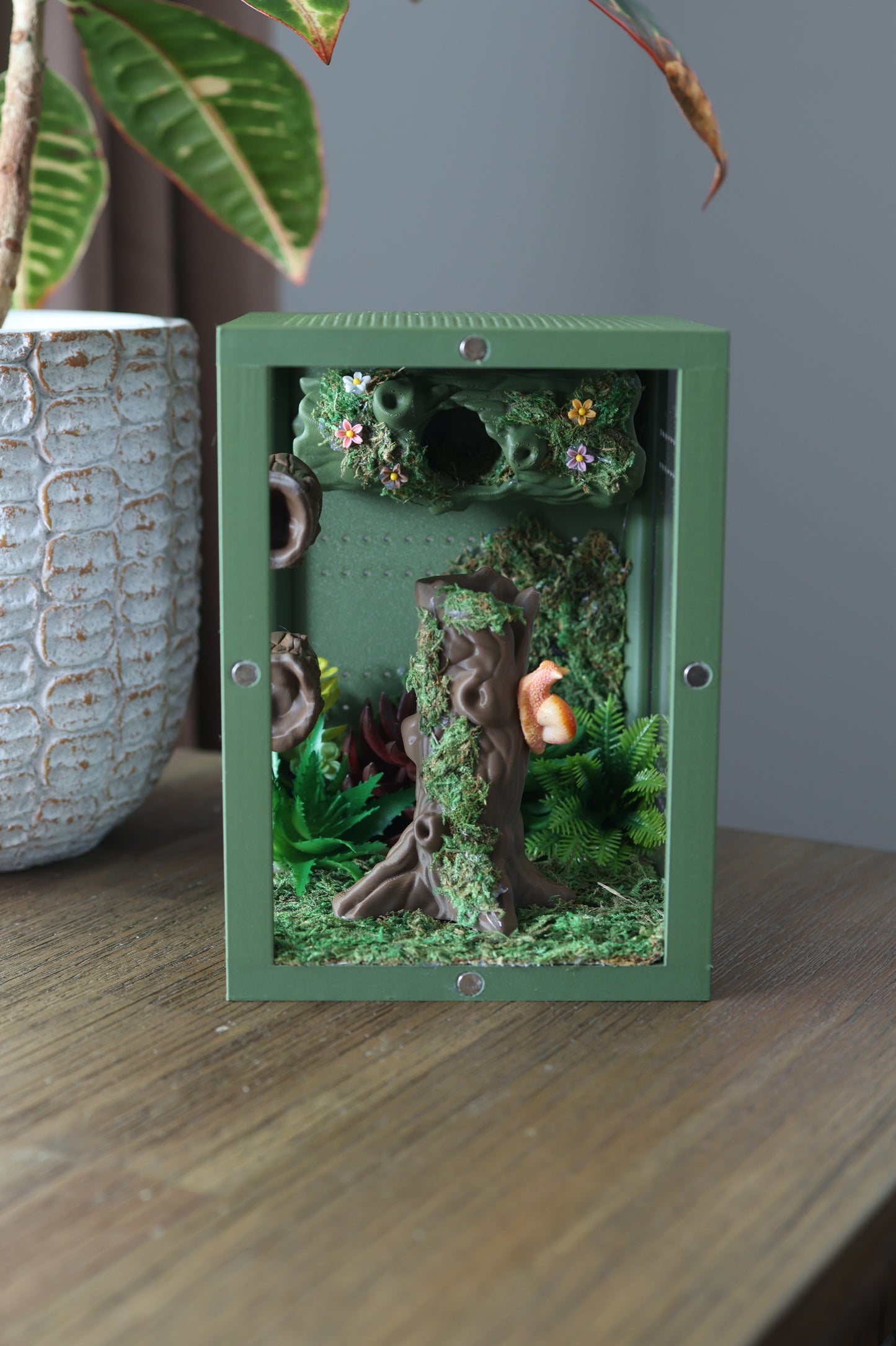 Jumping spider ledge hideout, eco-friendly PLA, terrarium accessory