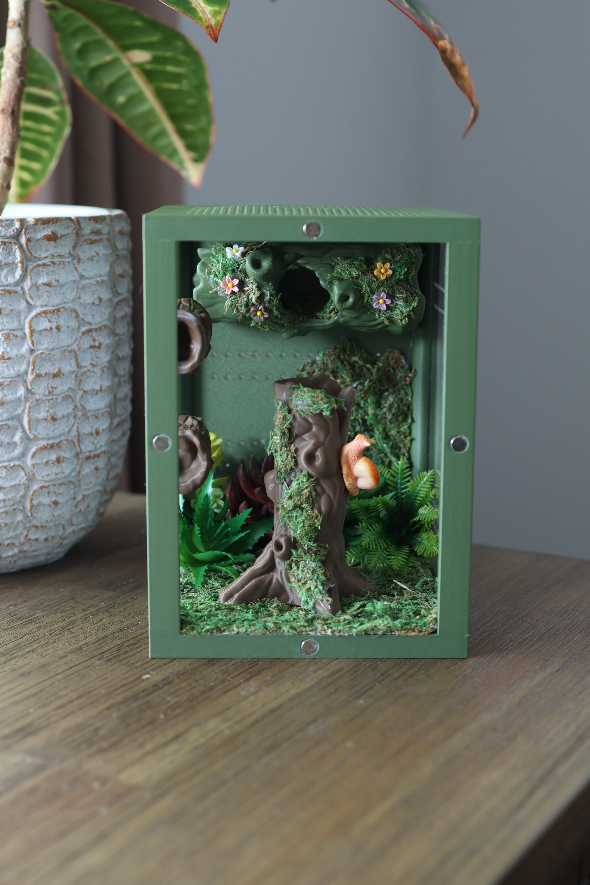 Jumping spider ledge hideout, eco-friendly PLA, terrarium accessory