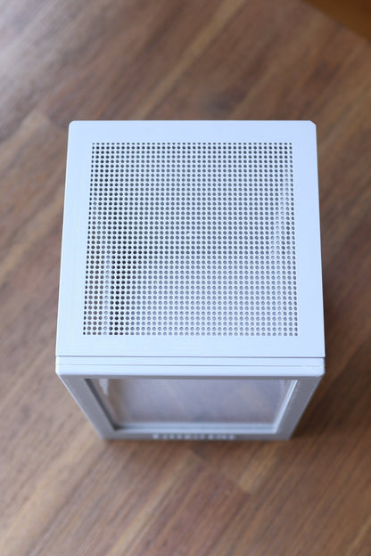 Spider enclosure with top ventilation