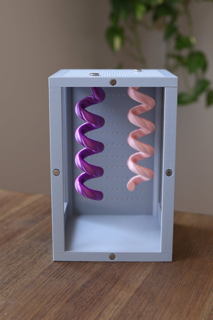 Jumping spider terrarium with spiral accessories